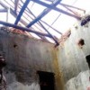 Rumah Tidak Layak Huni (Rutilahu) yang sedang dalam perbaikan.